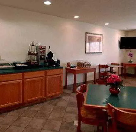 Best Western Dallas Inn&Suites 