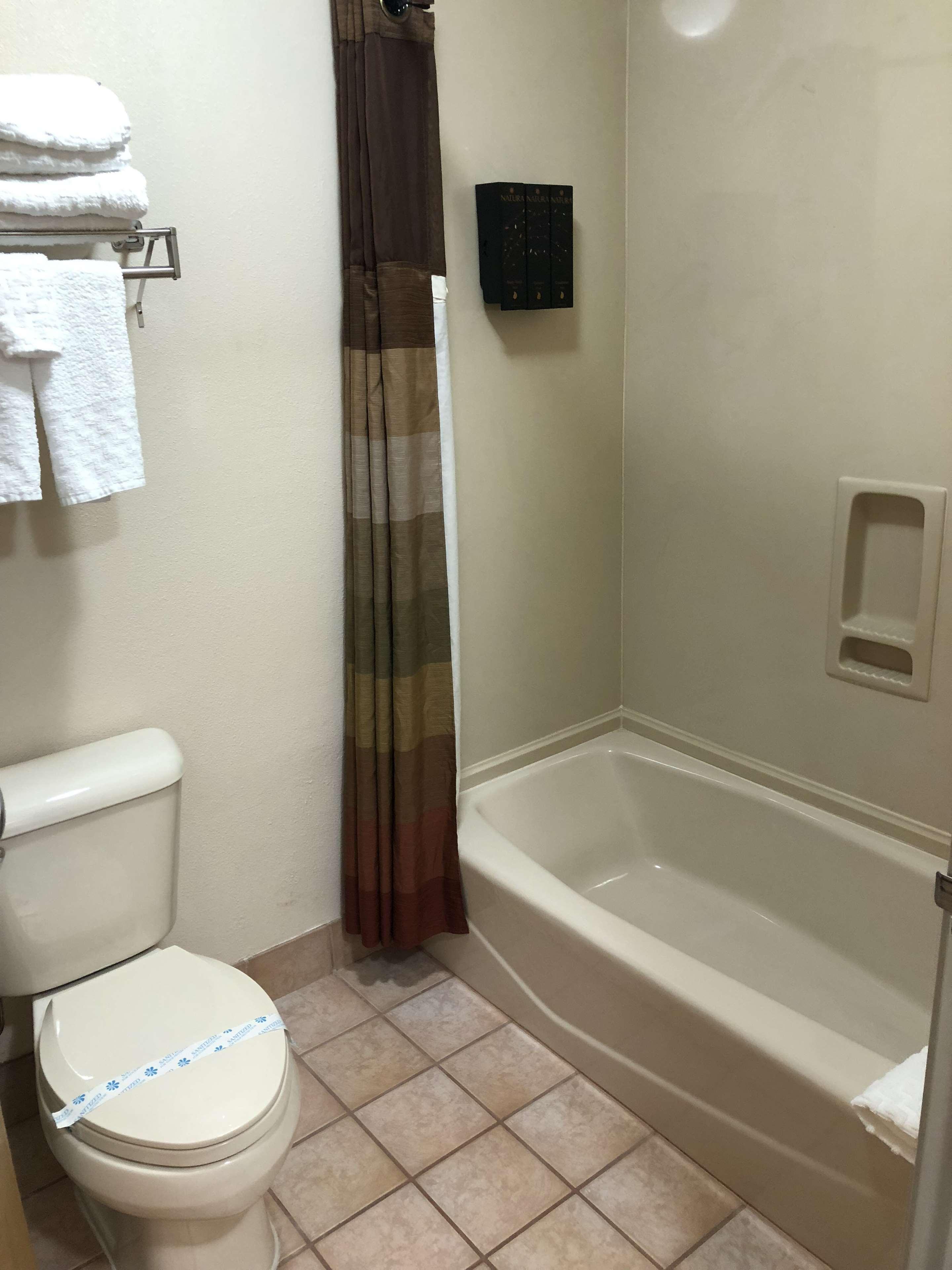 Western & Hotel 3*