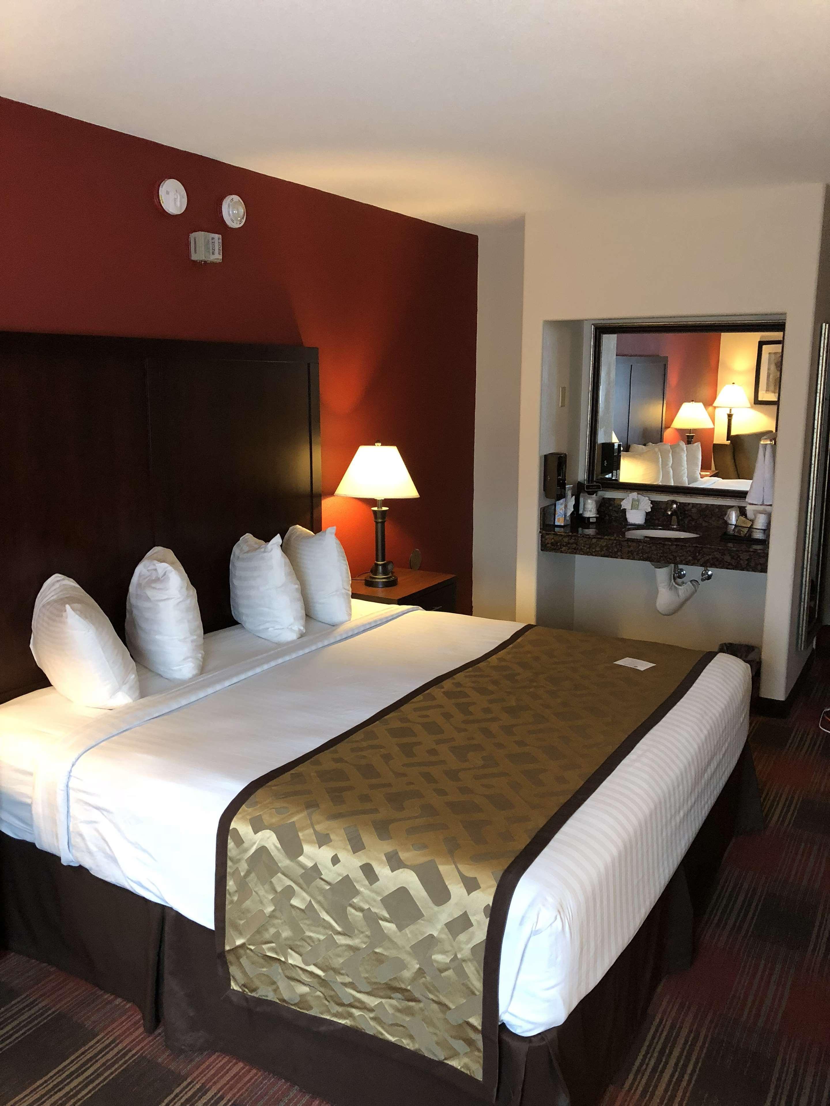 Western & Hotel
