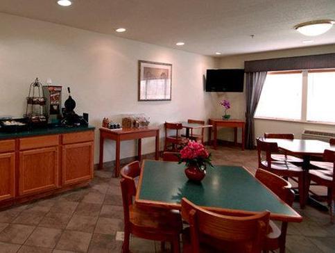 Western & Hotel 3*